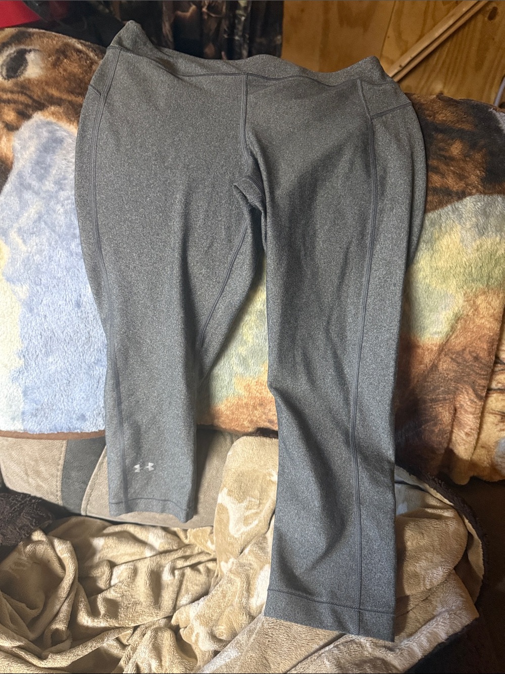 Under Armour Girls' Dark Gray Capri Leggings